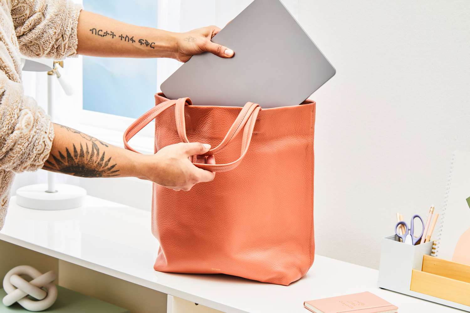 Kadınlar İçin Ofis Ortamına Uygun Çanta Boyutları