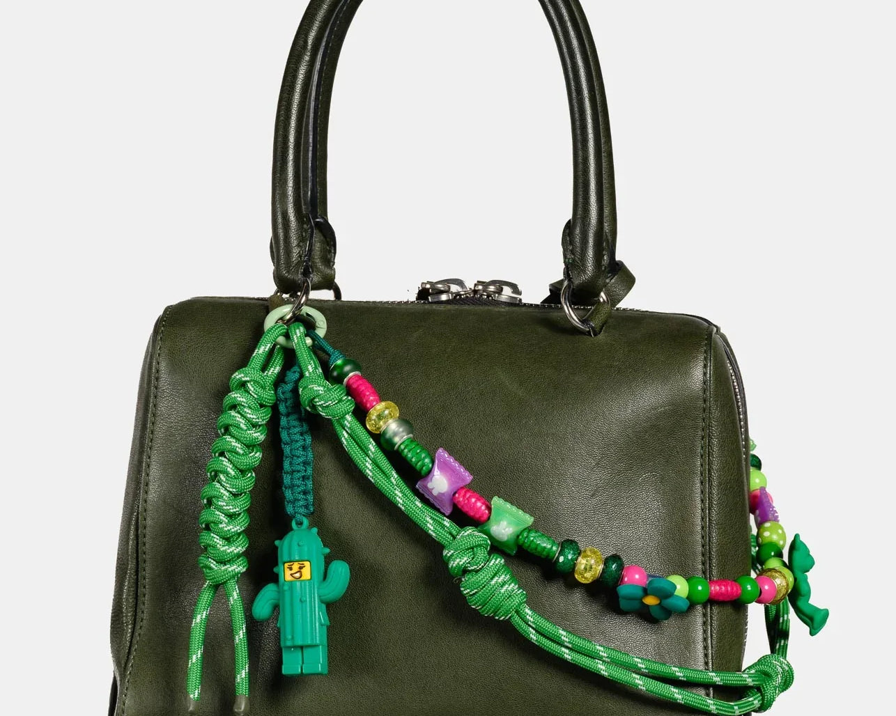 Kullanabileceğiniz Dikkat Çekici Çanta Aksesuarları