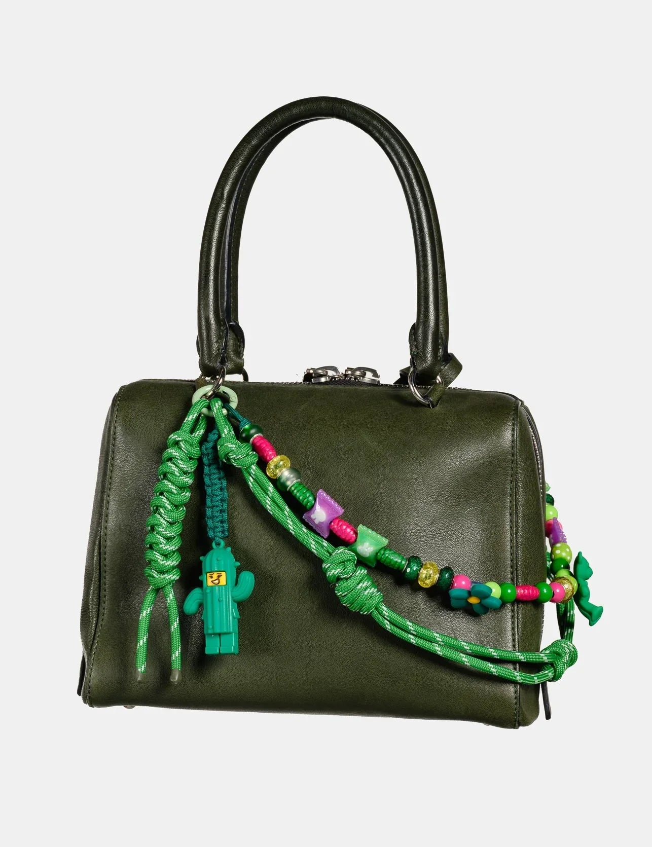 Kullanabileceğiniz Dikkat Çekici Çanta Aksesuarları