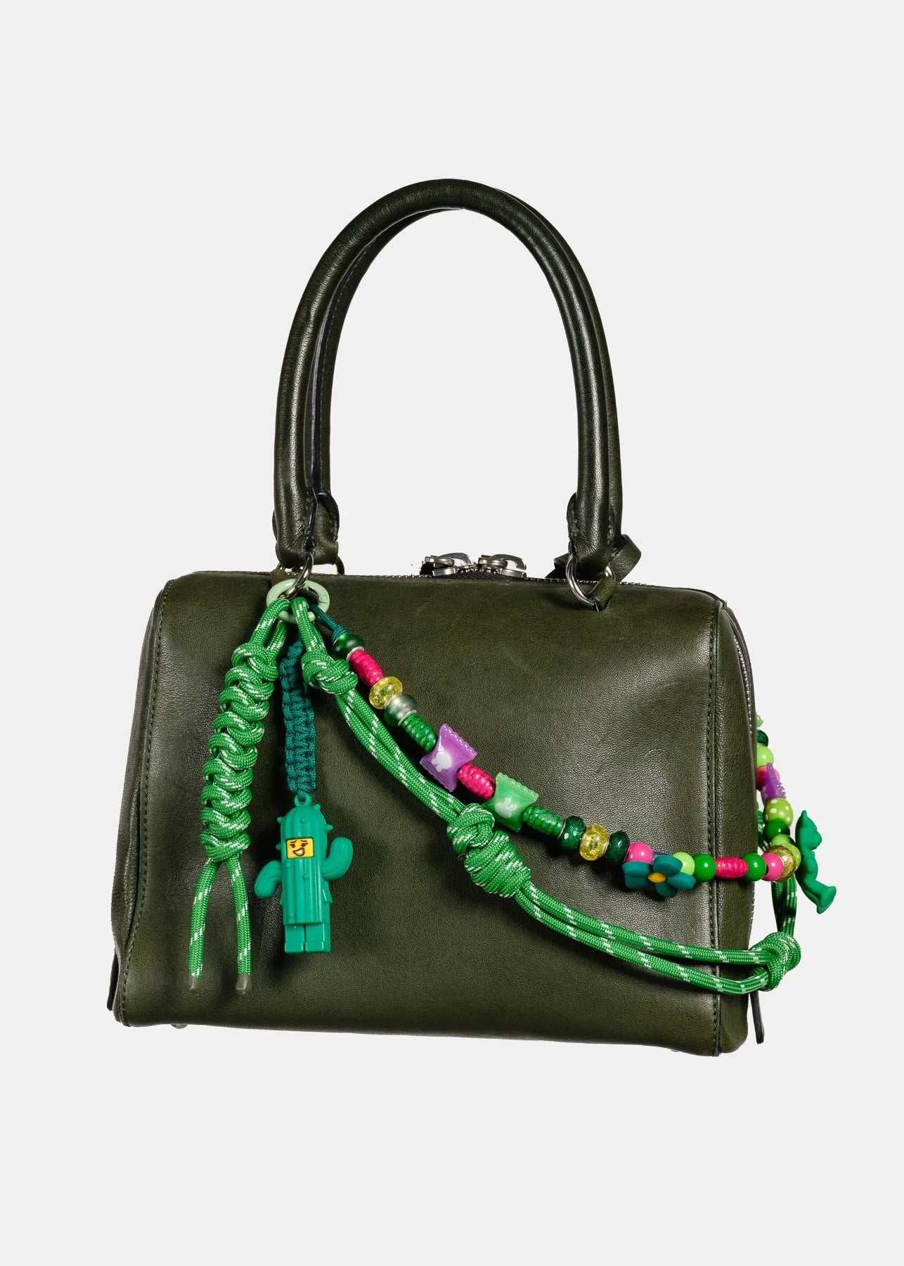 Kullanabileceğiniz Dikkat Çekici Çanta Aksesuarları