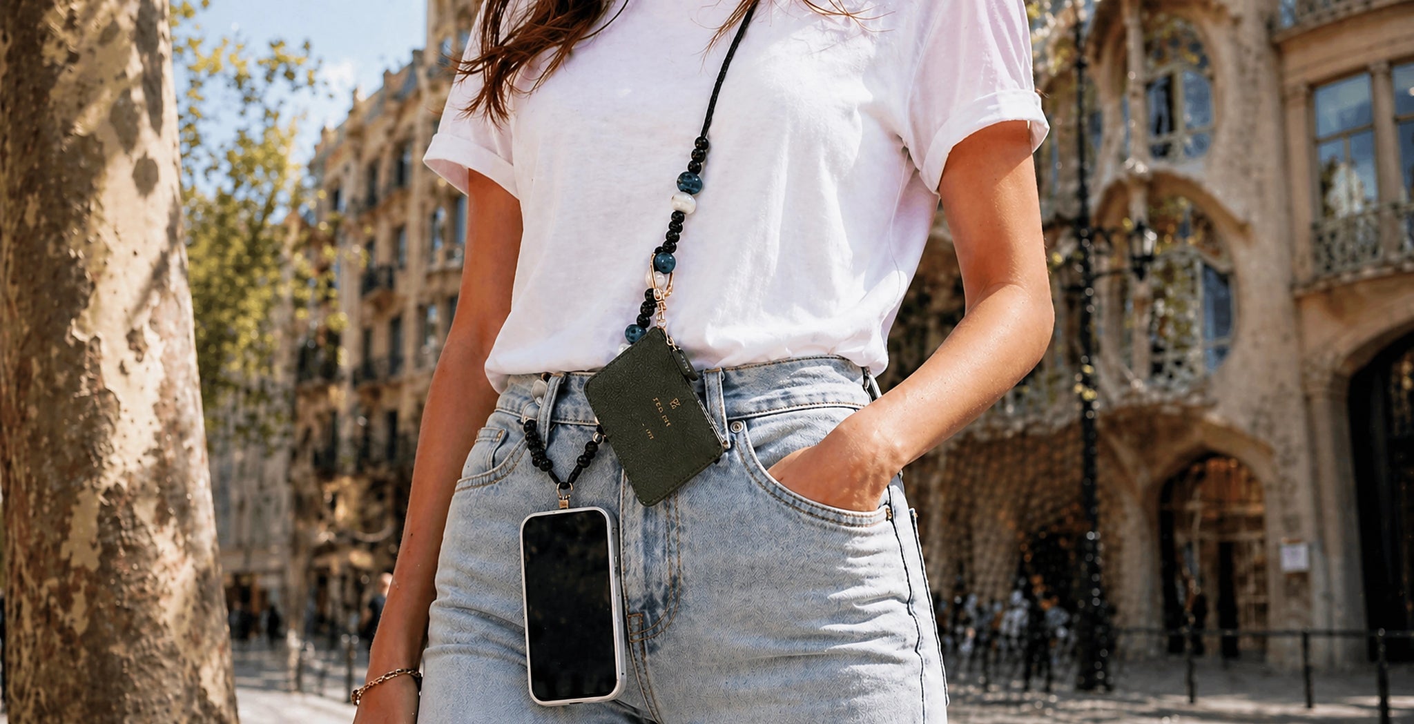 happy-nes-690x1186-03_c93fc269-3001-40fd-b324-c0a7a00c5617.webp
